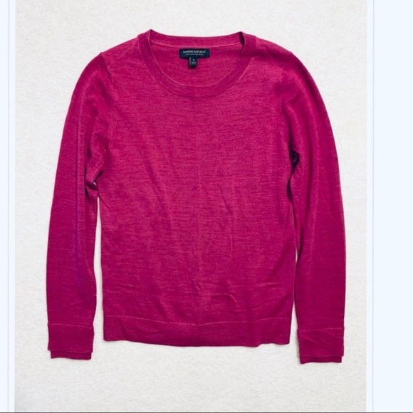 Banana Republic Sweaters - Banana Republic wool fuchsia sweater